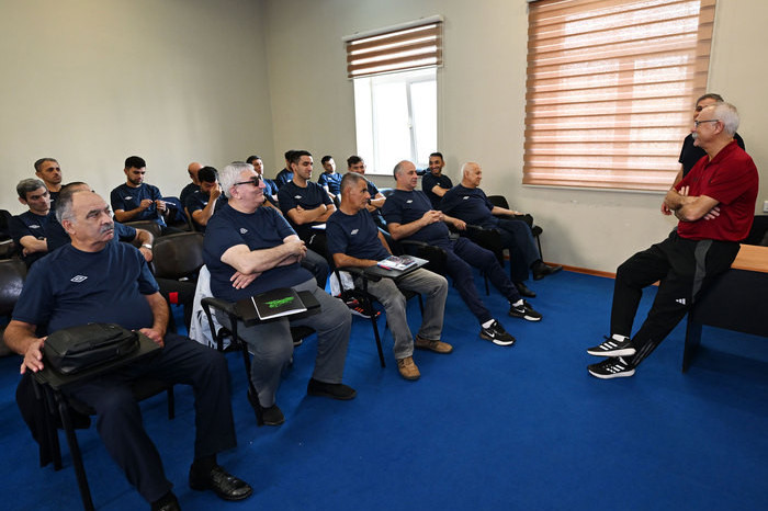 Futzal hakimləri və inspektorlar üçün seminar keçirib - FOTO