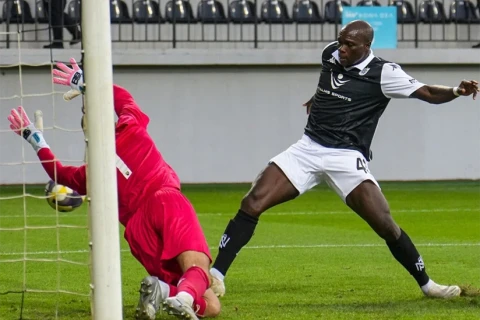 Vensan Abubakar son altı mövsümdə debütant kimi ilk iki matçı qolsuz tamamlamayan yeganə oyunçu olub