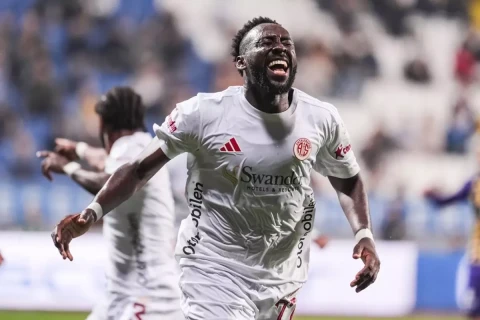 Турецкая Суперлига: минимальные победы и нулевая ничья в трех матчах