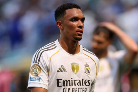 “Liverpul” azarkeşləri “Real Madrid”lə oyundan əvvəl Aleksandr-Arnoldu fitə basıblar