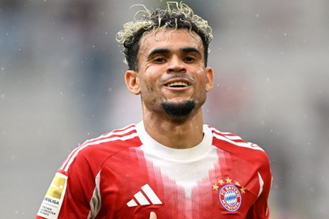 Dias son 10 mövsümdə Çempionlar Liqası matçında iki qol vurub meydandan qovulan ikinci oyunçudur