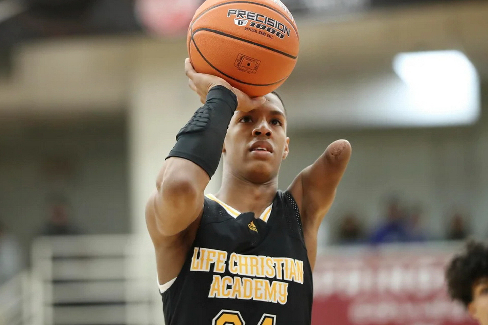 Birqollu basketbolçu Hansel Enmanuel mövsümə güclü başlayıb - VİDEO