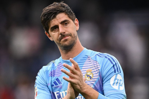 Куртуа заступился за Александер-Арнолда, которого освистали болельщики "Ливерпуля"