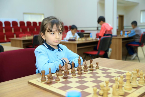 Zəfər Gününə həsr olunmuş şahmat yarışında 87 iştirakçı mübarizə aparıb - FOTO