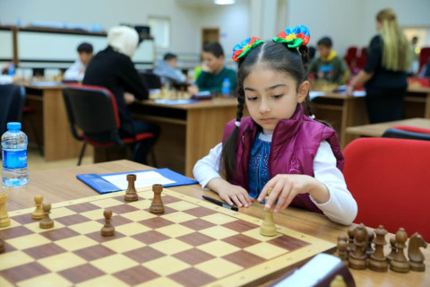 Zəfər Gününə həsr olunmuş şahmat yarışında 87 iştirakçı mübarizə aparıb - FOTO