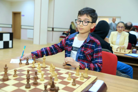 Zəfər Gününə həsr olunmuş şahmat yarışında 87 iştirakçı mübarizə aparıb - FOTO