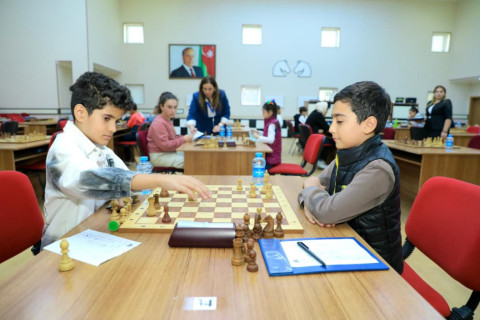 Zəfər Gününə həsr olunmuş şahmat yarışında 87 iştirakçı mübarizə aparıb - FOTO