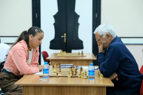 Zəfər Gününə həsr olunmuş şahmat yarışında 87 iştirakçı mübarizə aparıb - FOTO