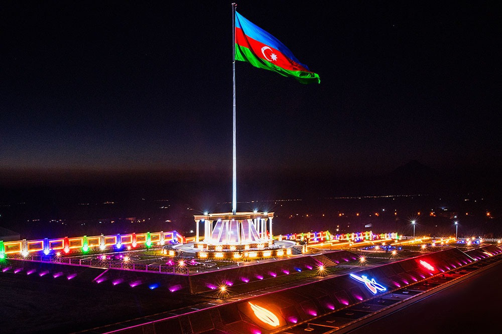 Сегодня в Азербайджане отмечается День Государственного флага