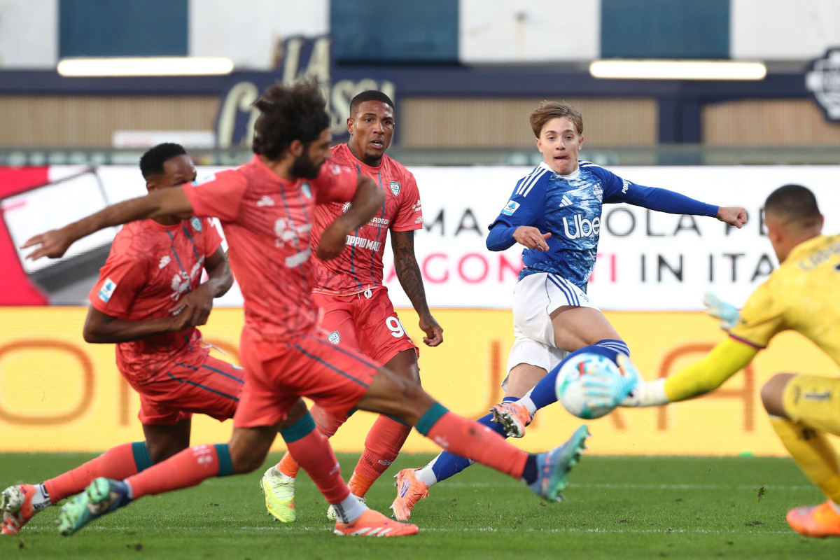 Матч "Комо" и "Кальяри" в серии А завершился нулевой ничьей