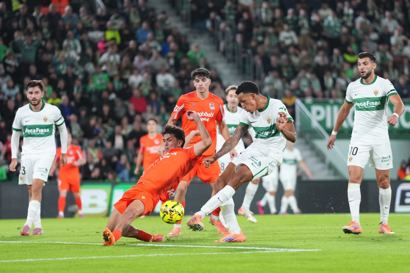 "Реал Сосьедад" ушел от поражения в концовке матча с "Эльче" - ВИДЕО