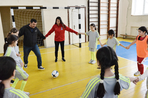 Bakıda UEFA-nın dəstəyi ilə keçirilən “Məktəbli Qızlar” turnirinə start verilib - FOTO