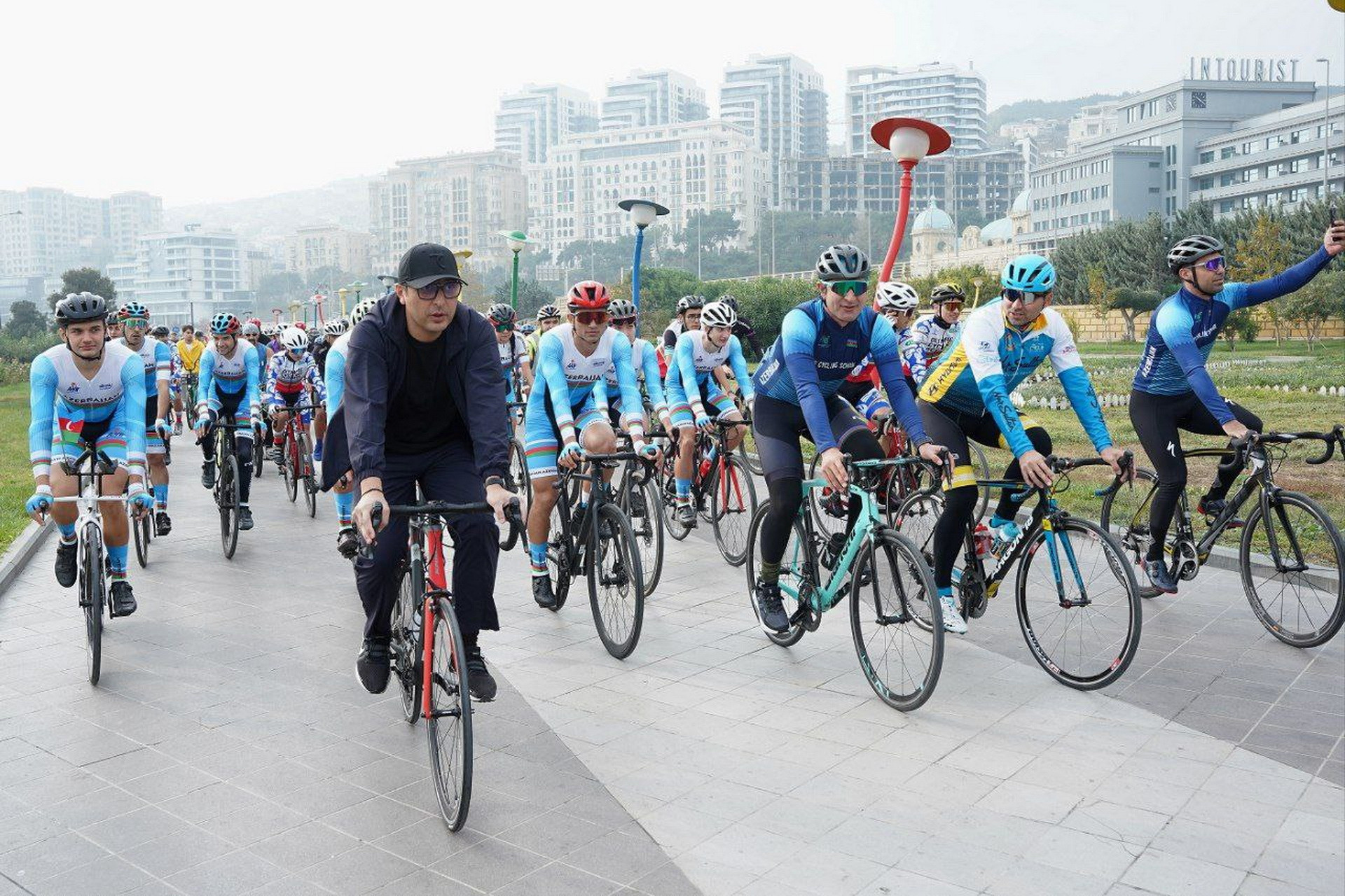 В Баку прошел велопробег под девизом "Наш флаг - символ победы, источник гордости"- ФОТО