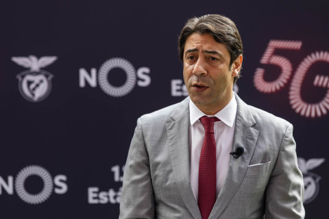 Бывший полузащитник сборной Португалии  переизбран президентом "Бенфики"