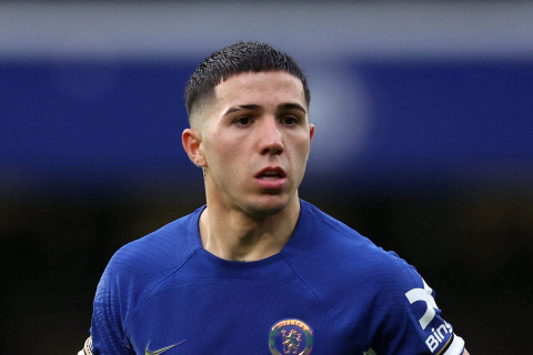 “Çelsi”nin yarımmüdafiəçisi dizindəki ağrılardan danışıb