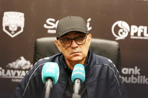 Курбан Бердыев об отмененной красной карточке в матче с "Зиря": "Не знаю, почему главный арбитр изменил свое решение"