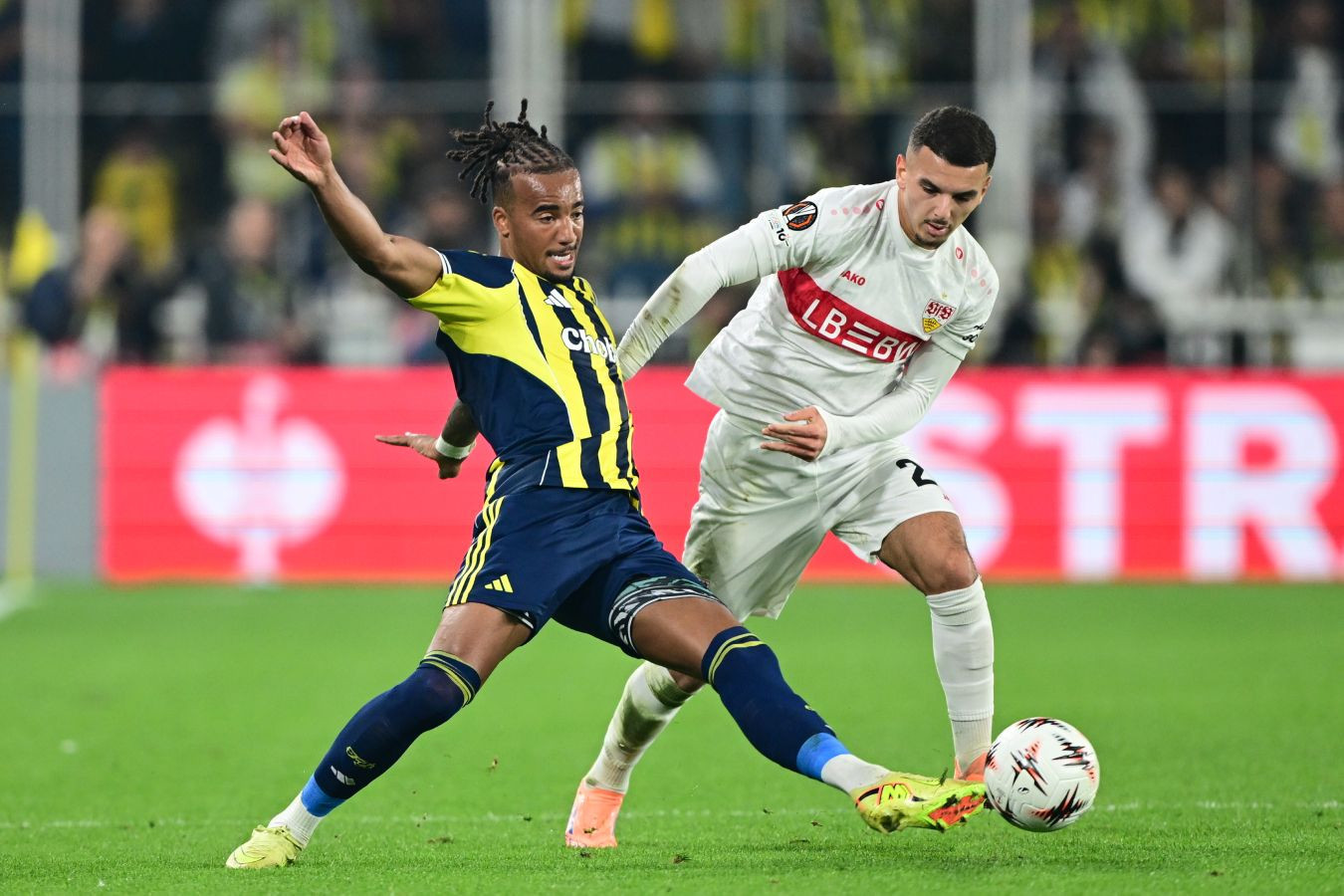 "Фенербахче" подал жалобу в УЕФА из-за судейства в матче с "Викторией"