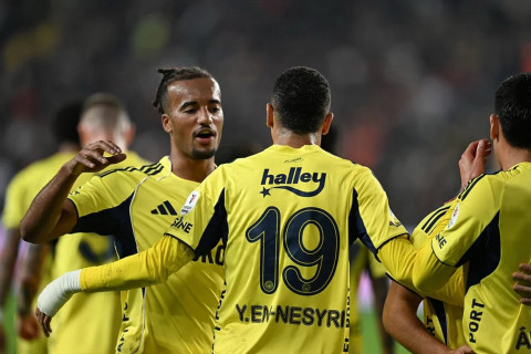 Türkiyə Superliqası: “Fənərbaxça” “Qalatasaray”la xalq fərqini birə endirdi - VİDEO