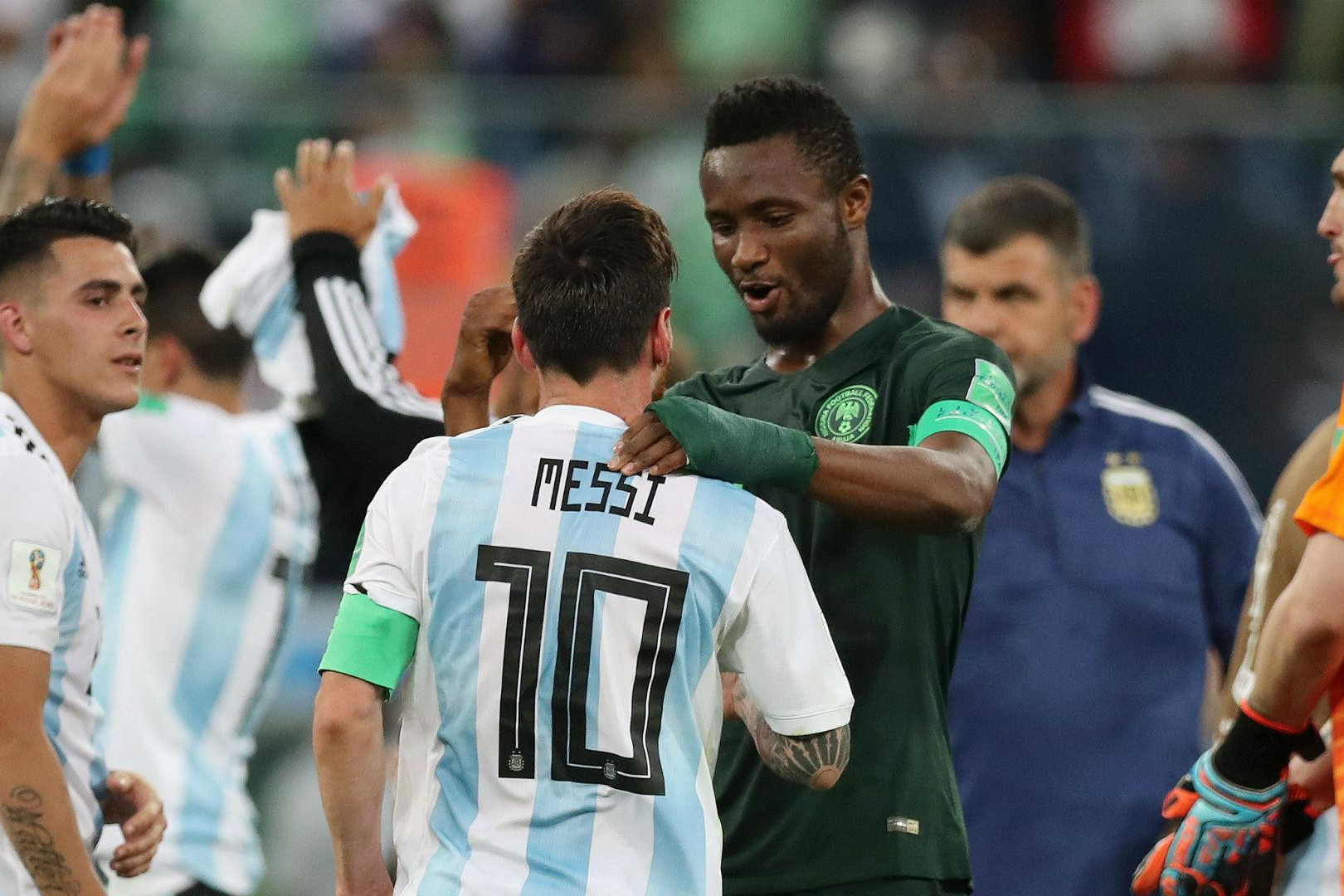 Con Obi Mikel Lionel Messinin alicənablığını xatırlayıb - FOTO