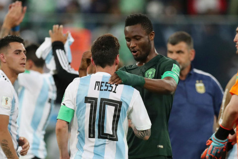 Con Obi Mikel Lionel Messinin alicənablığını xatırlayıb - FOTO
