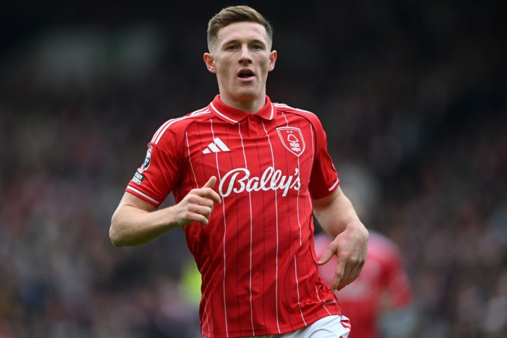 “Mançester Yunayted” Andersonla maraqlanır, "Nottingem Forest” oyunçu üçün 120 milyon funt sterlinq tələb edir