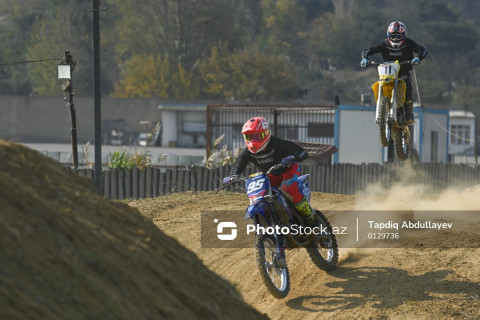 В Баку состоялся чемпионат по мотокроссу, посвященный Дню Победы