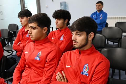 Azərbaycanın U-19 millisi üçün maarifləndirici sessiya keçirilib - FOTO