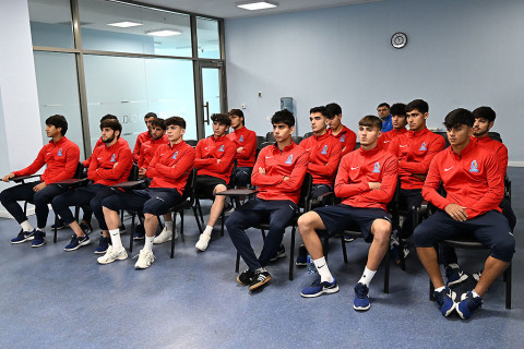 Azərbaycanın U-19 millisi üçün maarifləndirici sessiya keçirilib - FOTO