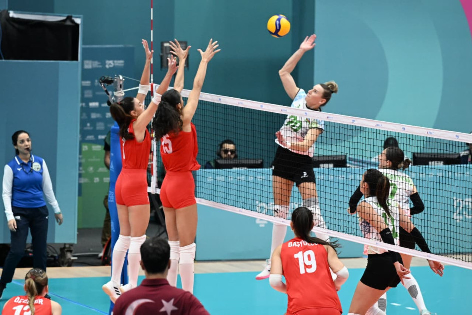 Женская сборная Азербайджана по волейболу завоевала "серебро" на Исламиаде