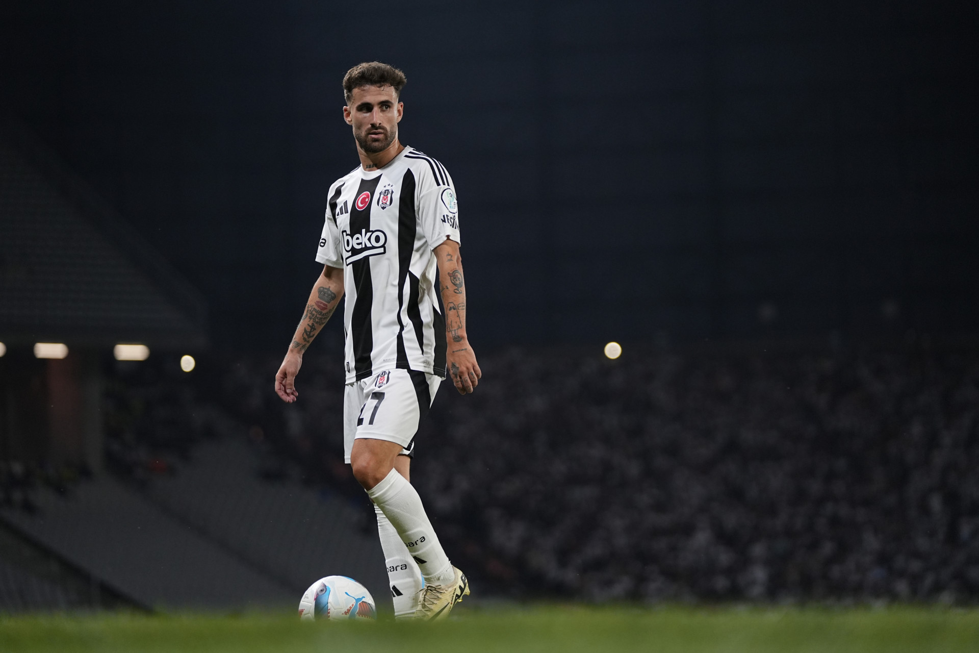 Нападающий "Бешикташа" планирует завершить карьеру