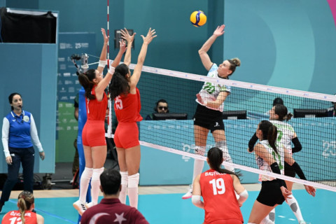 Женская сборная Азербайджана по волейболу завоевала "серебро" на Исламиаде