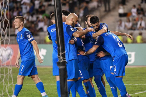 Yığmamızın altı oyunçusu sarı vərəqə limitindədir