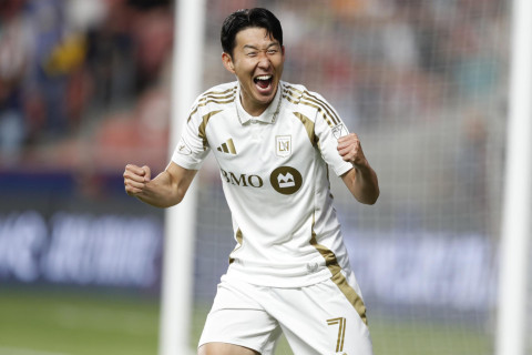 Tottenham former star denies January loan move