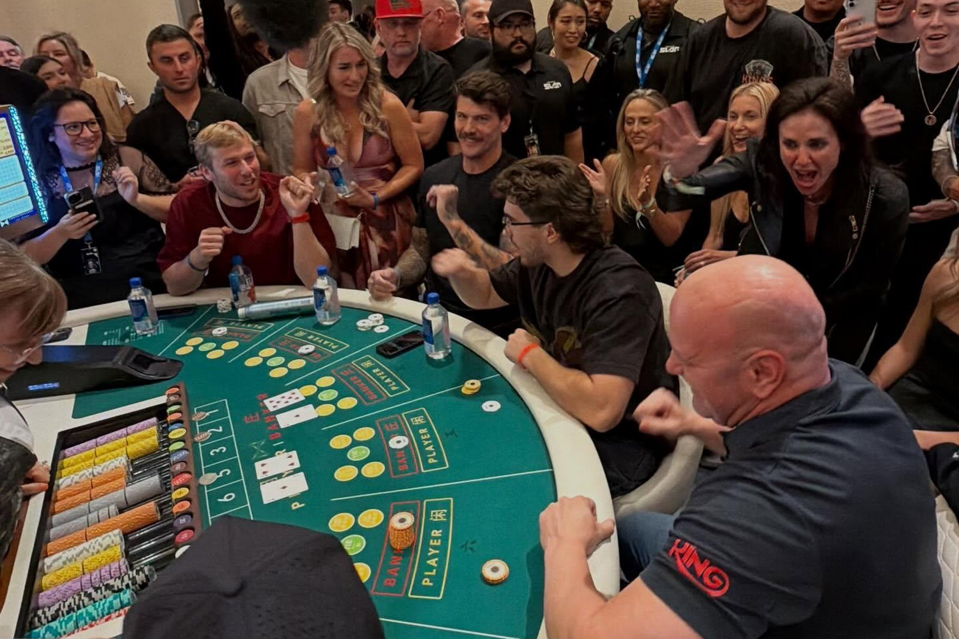 UFC prezidentinin kazinolarındakı oyun gecələri haqqında Netflix sənədli filmi çəkir