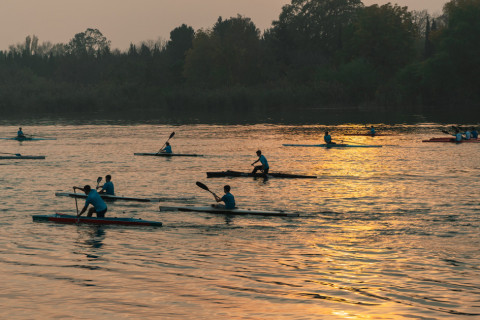 Leyla Əliyeva Mingəçevirdə yerləşən avarçəkmə bazasında idmançılarla görüşüb - FOTO