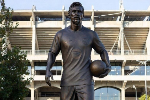 Лапорта: Месси заслуживает памятника на "Камп Ноу"