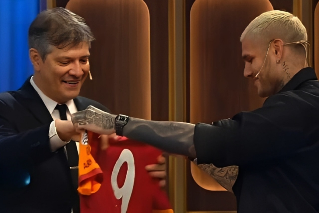 Mauro İkardi Argentinada dəvət aldığı tok-şouya “Qalatasaray”ın formasını aparıb - VİDEO