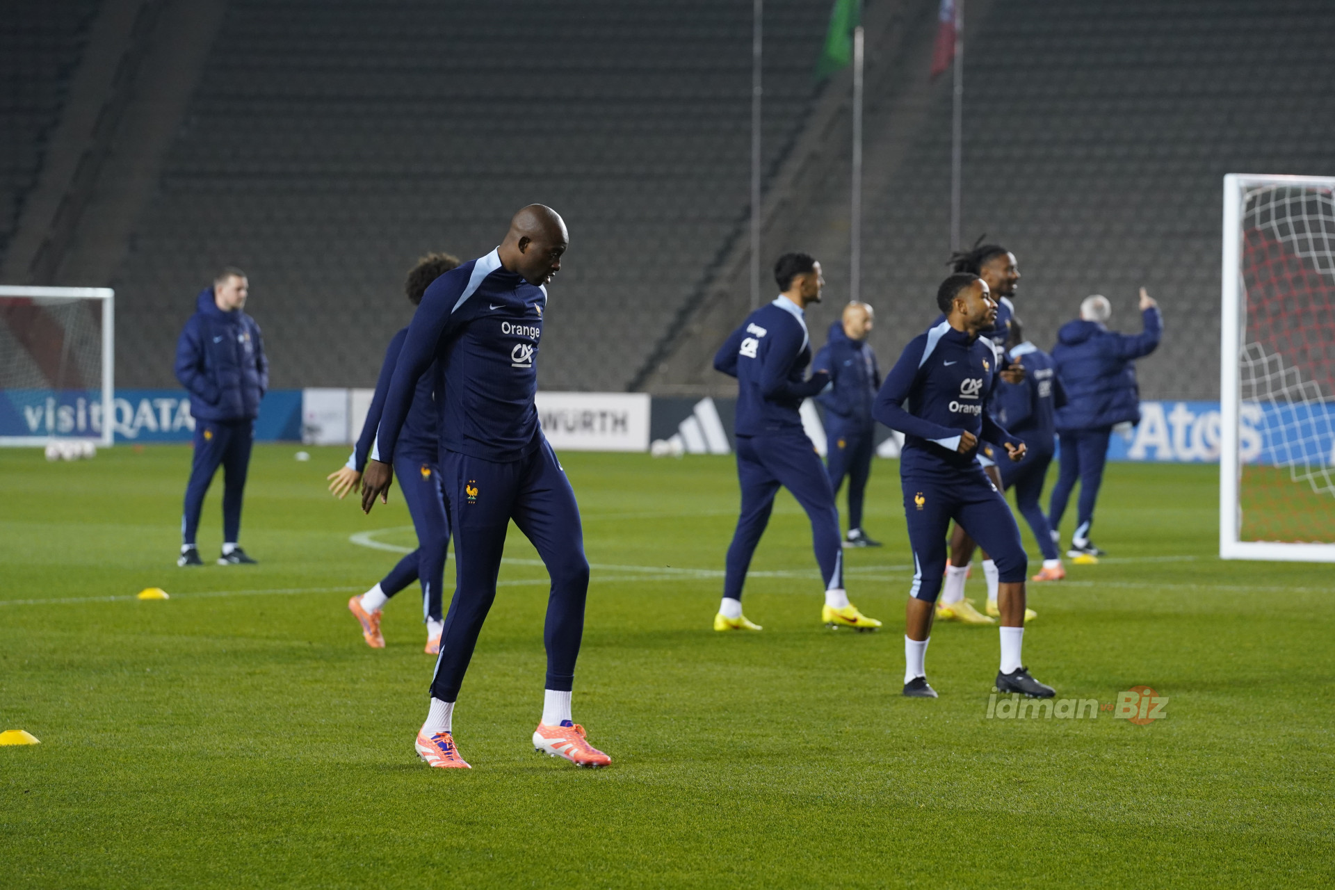 Fransa millisi Azərbaycanla oyundan öncəsi Bakıda məşq edir - FOTO/VİDEO