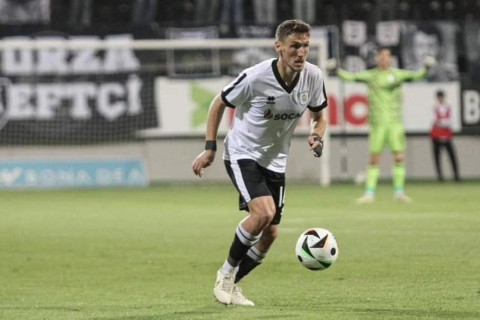 “Neftçi”nin legioneri iki xarici klubla danışıq aparır