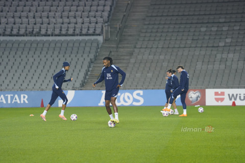 Fransa millisi Azərbaycanla oyundan öncəsi Bakıda məşq edir - FOTO/VİDEO