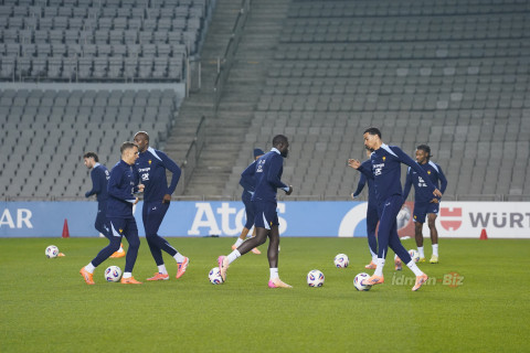 Французы провели тренировку в Баку в преддверии матча со сборной Азербайджана - ФОТОРЕПОРТАЖ