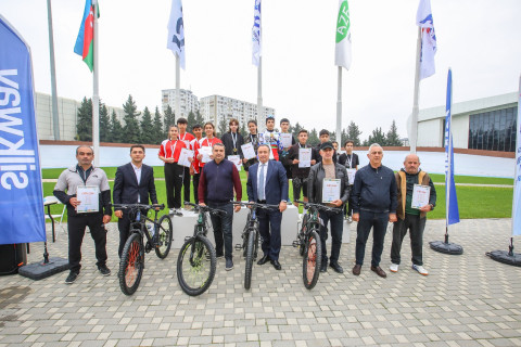 В Баку прошли соревнования по велоспорту среди школьников - ФОТО