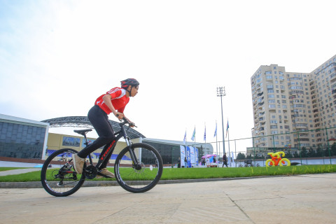 В Баку прошли соревнования по велоспорту среди школьников - ФОТО
