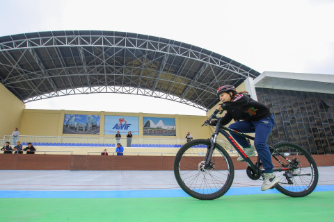 В Баку прошли соревнования по велоспорту среди школьников - ФОТО