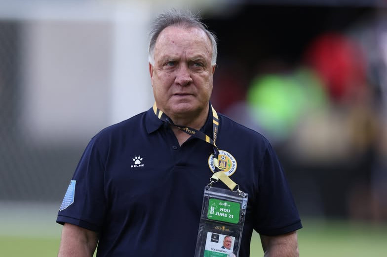 Baş məşqçi Advokat ailə səbəblərinə görə komandanı tərk etdi