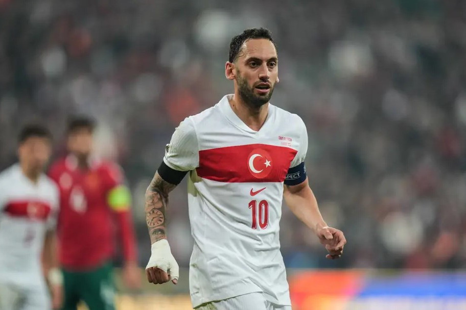 Hakan Çalhanoğlu Türkiyə millisinin heyətdən çıxarıldı