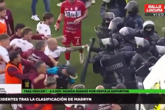 В Аргентине полиция применила перцовый газ против футболистов