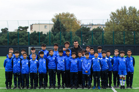 Защитник сборной Азербайджана поучаствовал в семинаре для воспитанников академии "Сабах" - ФОТО