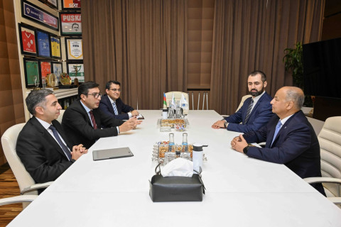 Fərid Qayıbov Beynəlxalq Su İdman Növləri Federasiyasının prezidentini qəbul edib - FOTO