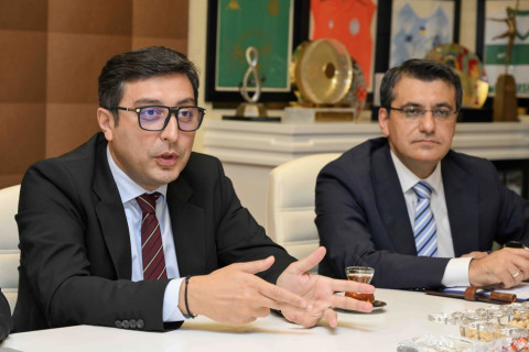 Fərid Qayıbov Beynəlxalq Su İdman Növləri Federasiyasının prezidentini qəbul edib - FOTO